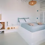 Mykonos Supreme Comfort & Daire Kalafatis